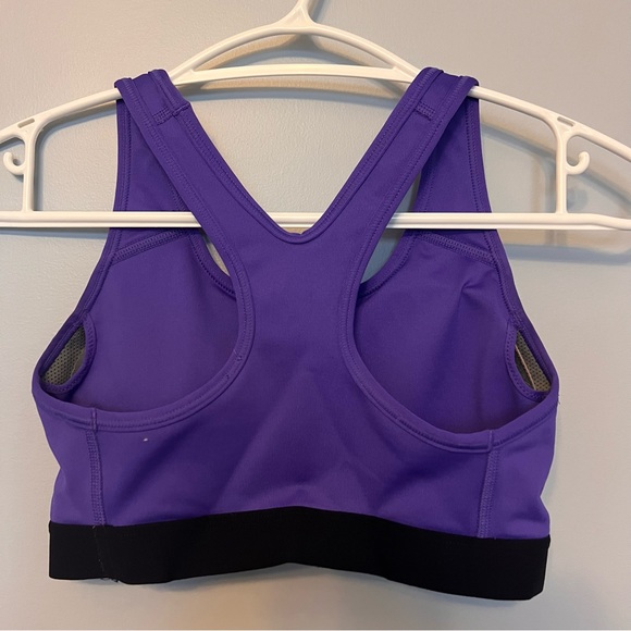 Nike Swoosh Sports bra - Picture 3 of 7